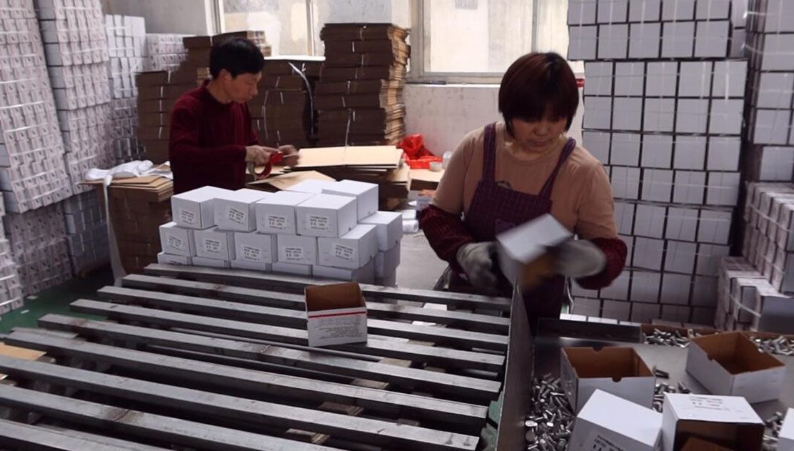 Packaging of stainless steel fasteners.jpg