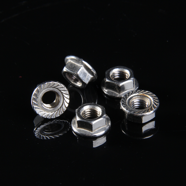Écrou matériel de bride de sortilège d'attaches matérielles d'acier inoxydable de dureté élevée